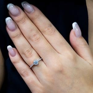 E Renk Toplam 0.36 Karat Pırlanta Tektaş Yüzük - IDL Sertifikalı