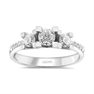 F Renk 0.65 Karat Kolu Taşlı Tria Yüzük - IDL Sertifikalı