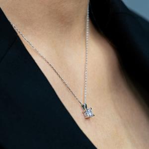 F Renk 0,50 Karat Pırlanta Tektaş Kolye