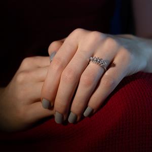 G Renk 0.40 Karat Pırlanta Beştaş Yüzük - IDL Sertifikalı