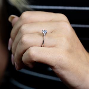 G Renk 0.50 Karat Kalp Tırnak Tektaş Yüzük