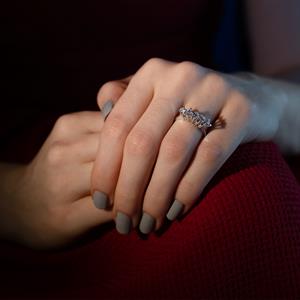 G Renk 0.25 Karat Pırlanta Beştaş Yüzük - IDL Sertifikalı