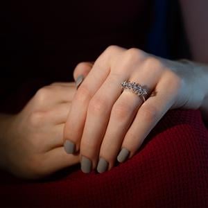 G Renk 0.70 Karat Pırlanta Beştaş Yüzük - IDL Sertifikalı