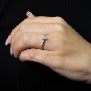 Oval Pırlanta Görünümlü Tektaş Yüzük