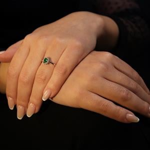 Pırlanta Oval Zümrüt Taşlı Yüzük