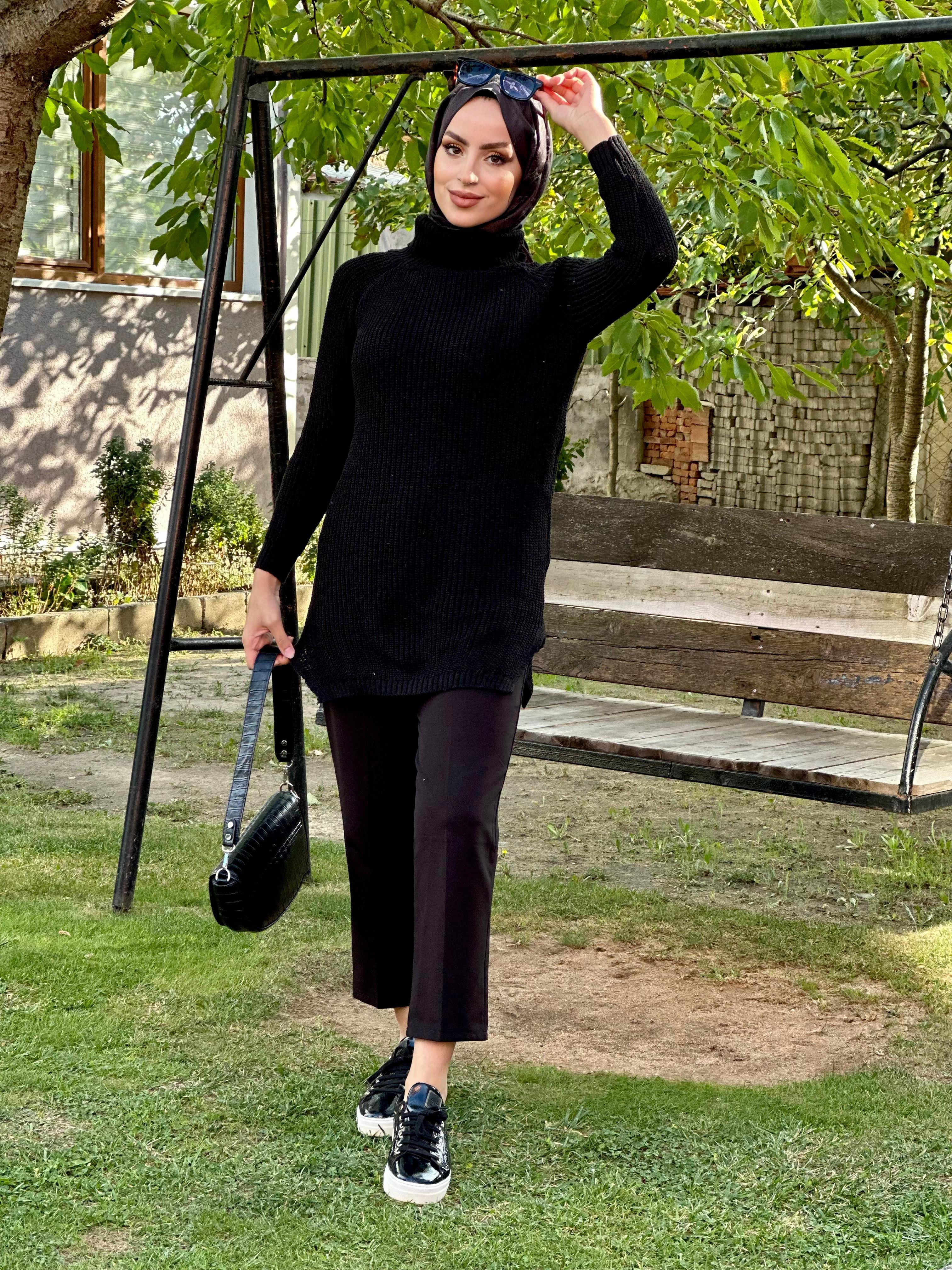 Boğazlı Yaka Yanları Yırtmaçlı Triko Tunik