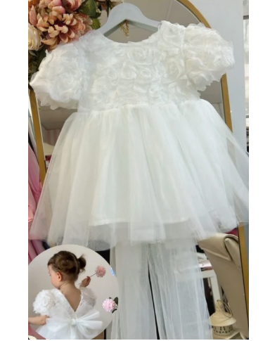 GÜL DETAYLI KUYRUKLU BEYAZ FİYONK ELBİSE 