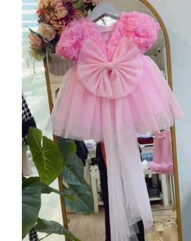 GÜL DETAYLI KUYRUKLU PEMBE FİYONK ELBİSE 