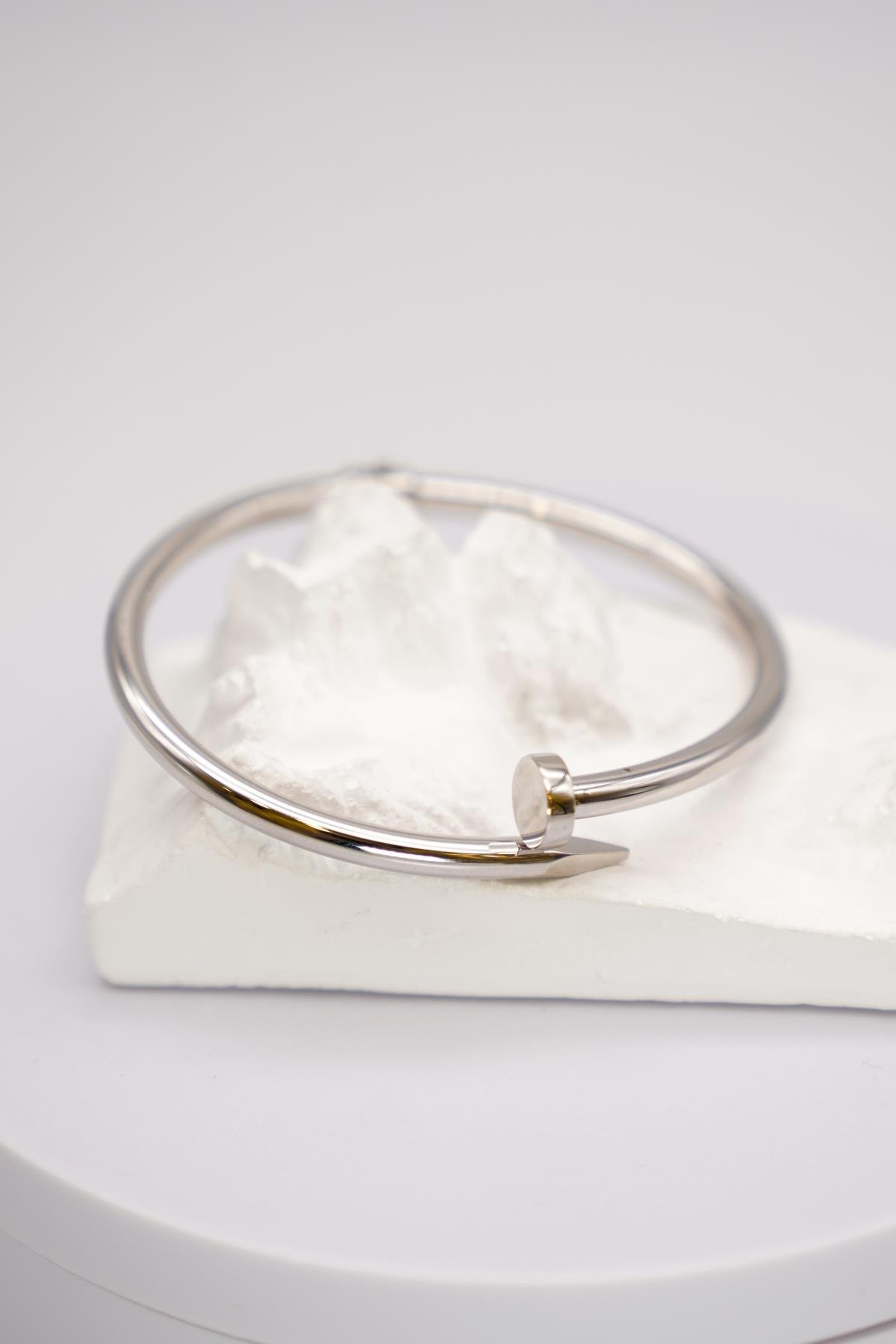 14 Ayar Beyaz Altın Kadın Bilezik – Kapsül Formlu Modern Tasarım,  Hafif ve Şık Aksesuar