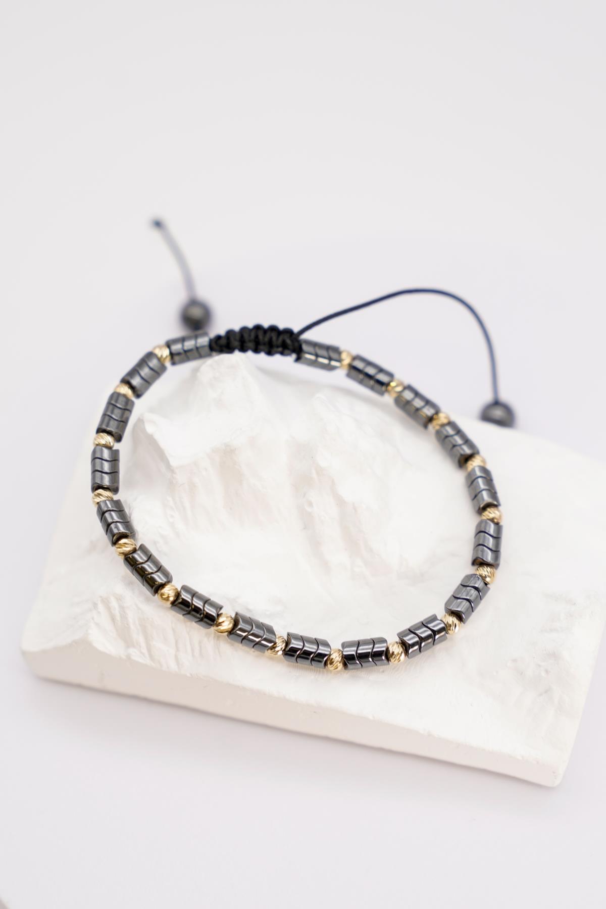 Ayarlanabilir Siyah Hematit ve 14 Ayar Altın Detaylı Bileklik - Unisex Modern Tasarım