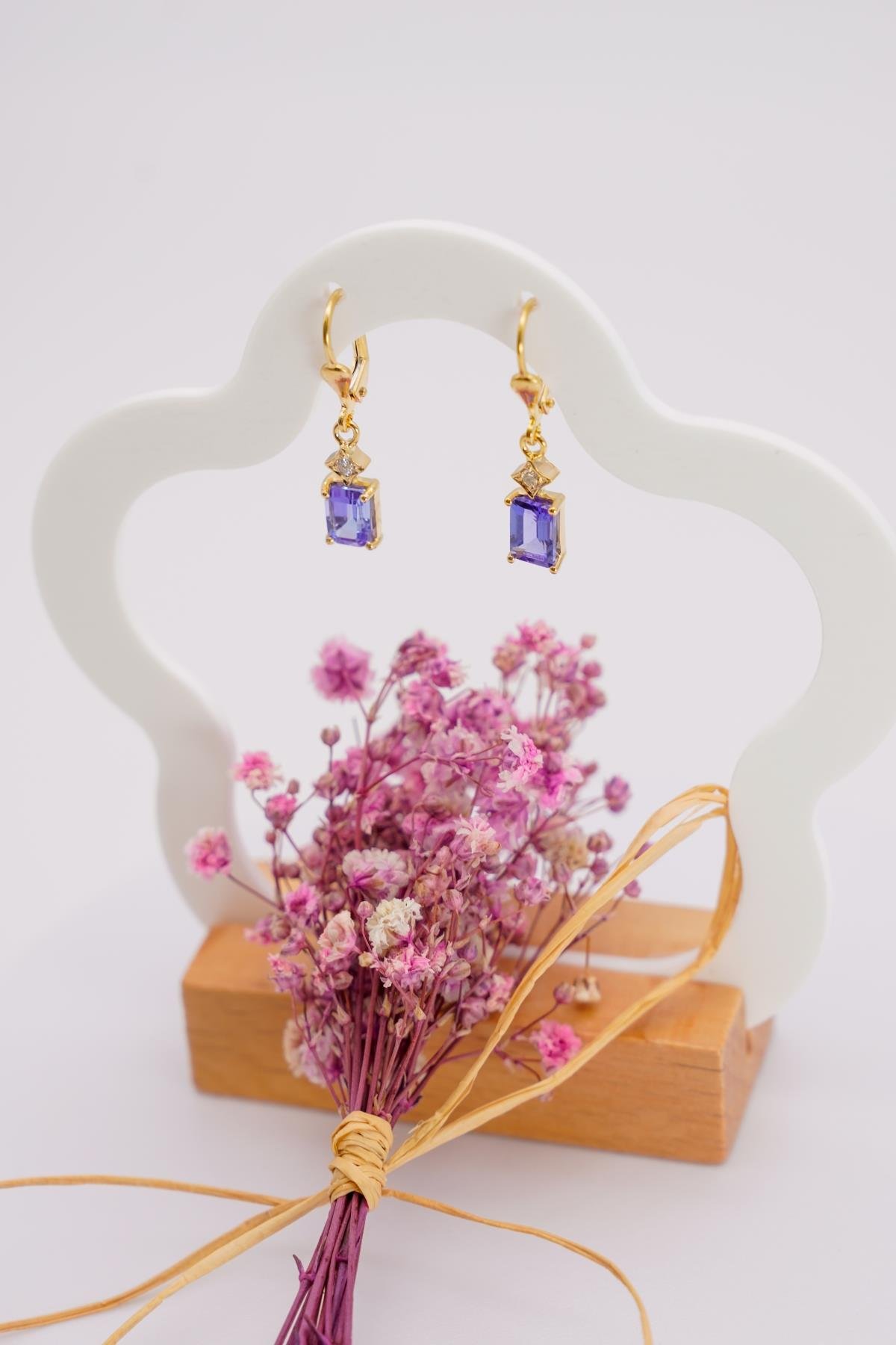 Dikdörtgen Tanzanit Taşlı 14 Ayar Altın Sallantılı Küpe Tasarımı