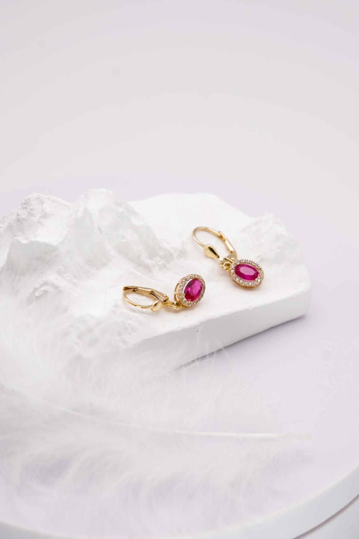 Pembe Zirkon Taşlı 14 Ayar Altın Küpe | Oval Kesim Işıltılı Kanca ModelPembe Zirkon Taşlı 14 Ayar Altın Küpe | Oval Kesim Işıltılı Kanca Model