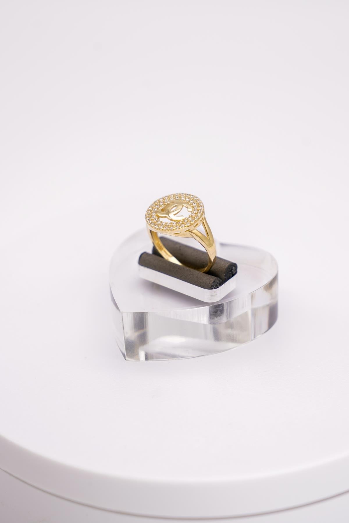 Zirkon Taşlı 14 Ayar Altın Yüzük – Işıltılı Detaylara Sahip Şık ve Göz Alıcı Kadın Aksesuarı