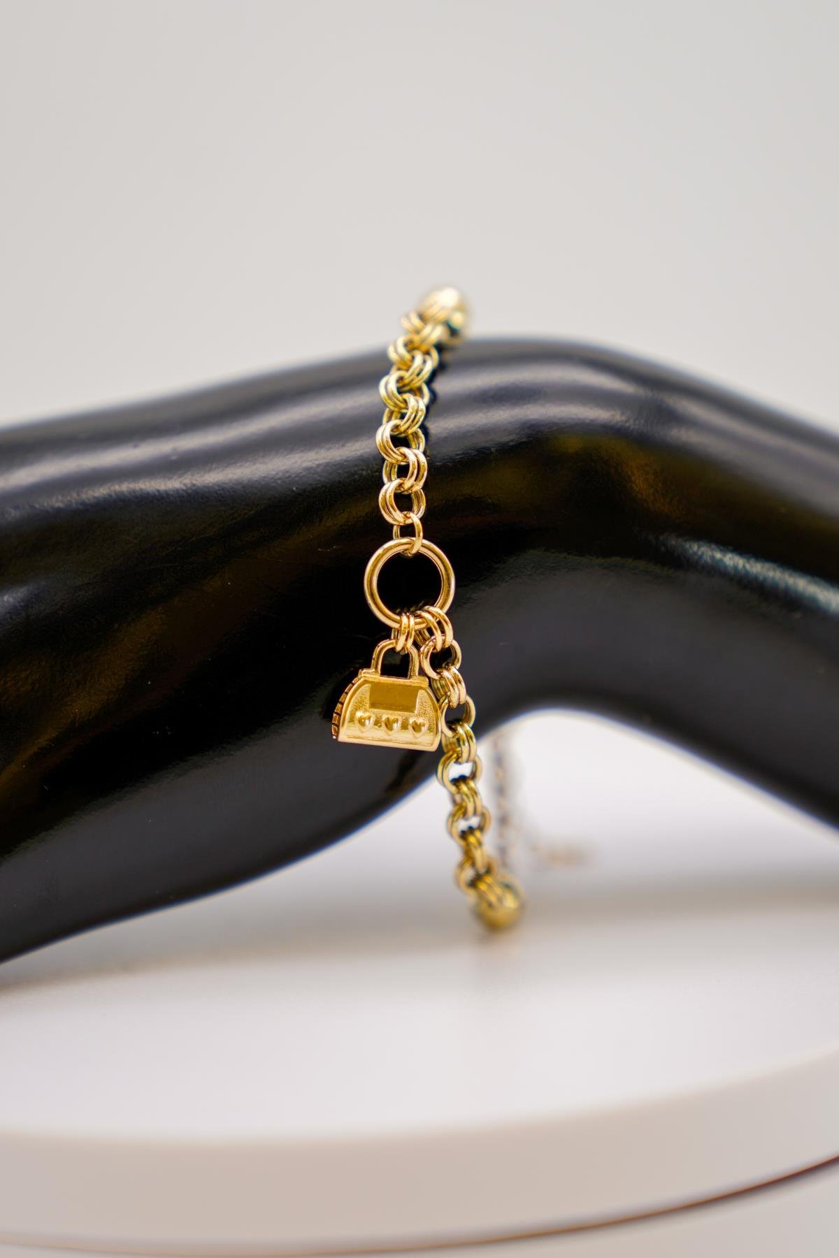 14 Ayar Altın Çantalı Halkalı Bileklik – Kalın Zincirli, Şık ve Hareketli Tasarım