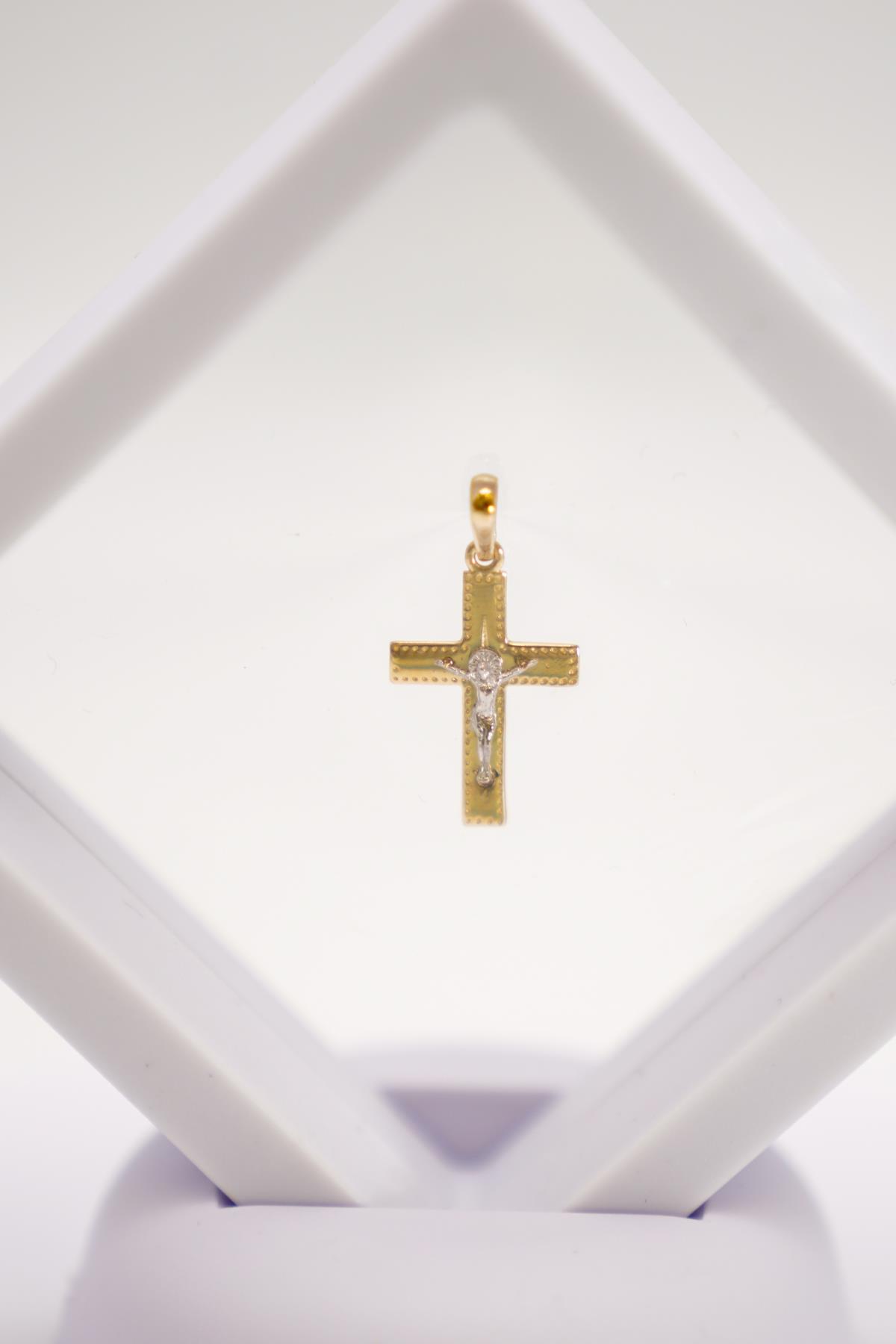 14 Ayar Altın Haç Kolye Ucu – İki Renkli Modern Tasarım, İnce ve Hafif Takı Seçeneği