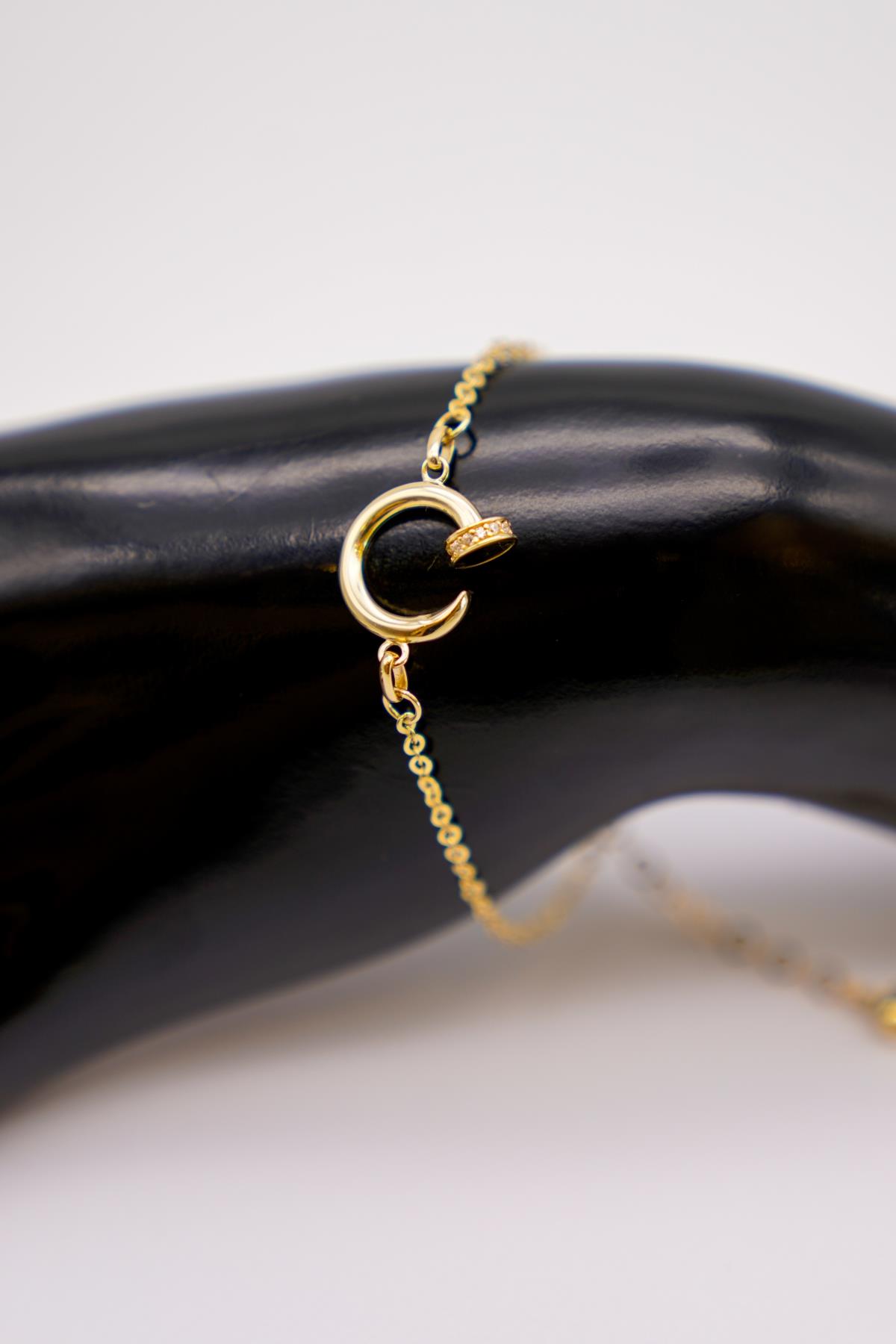 14 Ayar Altın Halka Figürlü Minimal Bileklik – Zarif ve Modern Takı Tasarımı