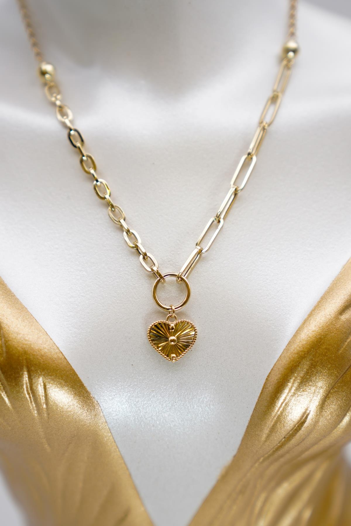 14 Ayar Altın Kalp Figürlü Zincir Kolye – Romantik ve Modern Tasarımıyla Öne Çıkar