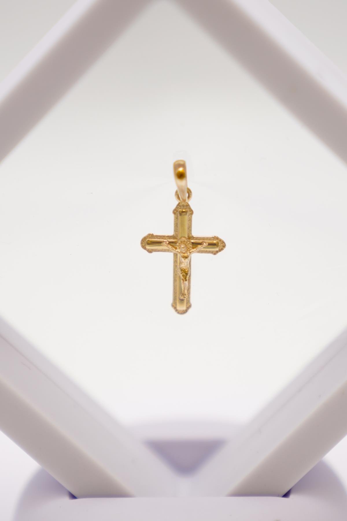 14 Ayar Altın Mini Haç Kolye Ucu – İnce ve Anlamlı Tasarımlı Hafif Takı Seçeneği