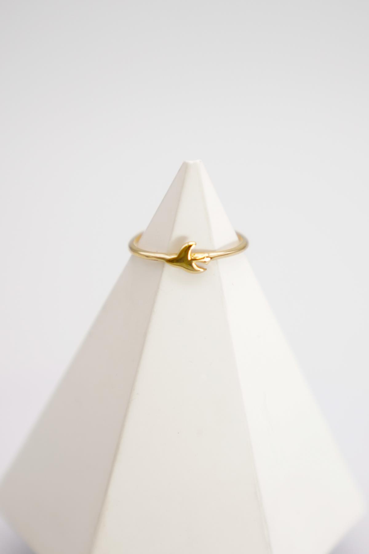 14 Ayar Altın Minimal El Figürlü Yüzük – Zarif ve Sade Tasarımlı Günlük Takı Modeli