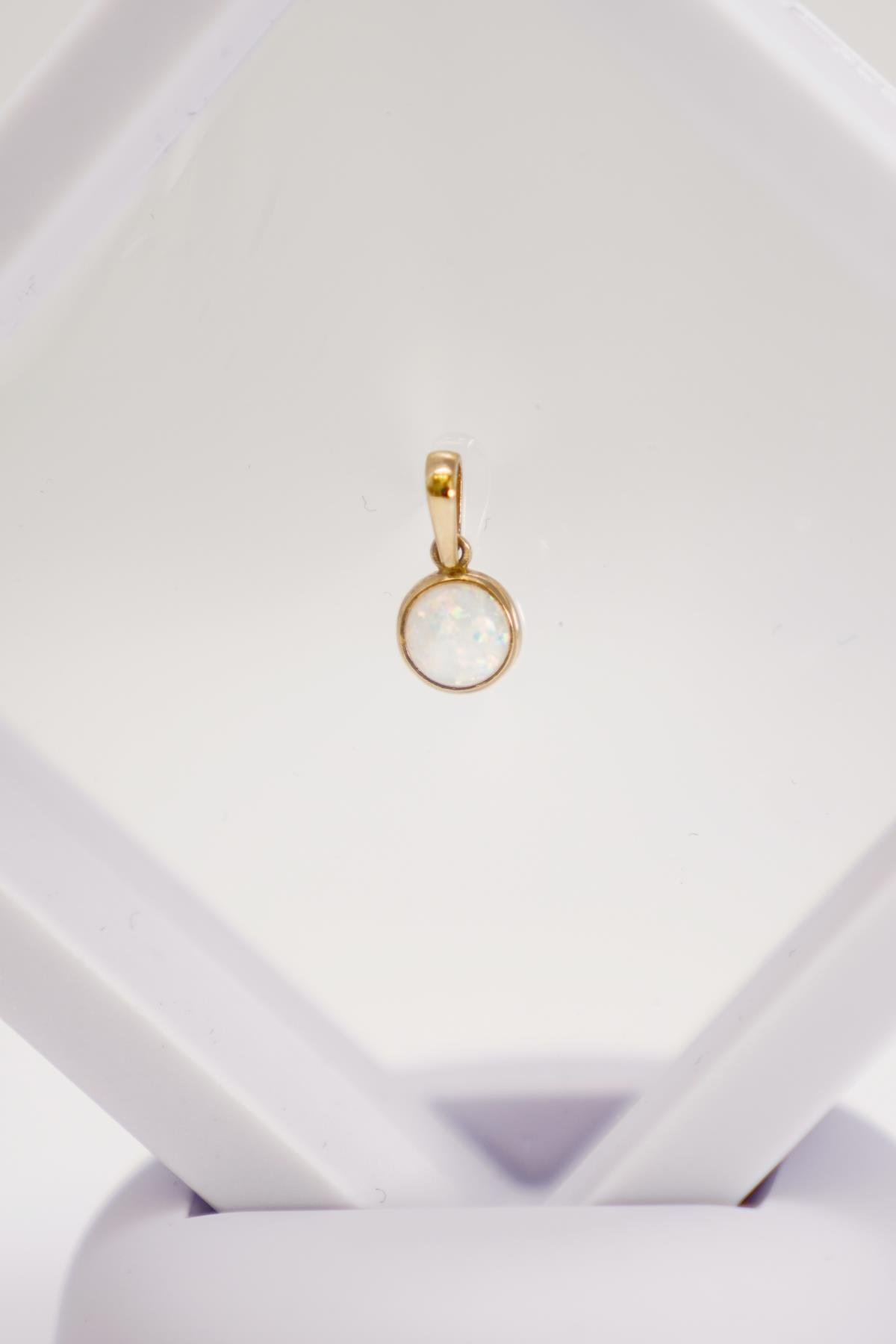 14 Ayar Altın Opal Taşlı Yuvarlak Minimal Kolye Ucu