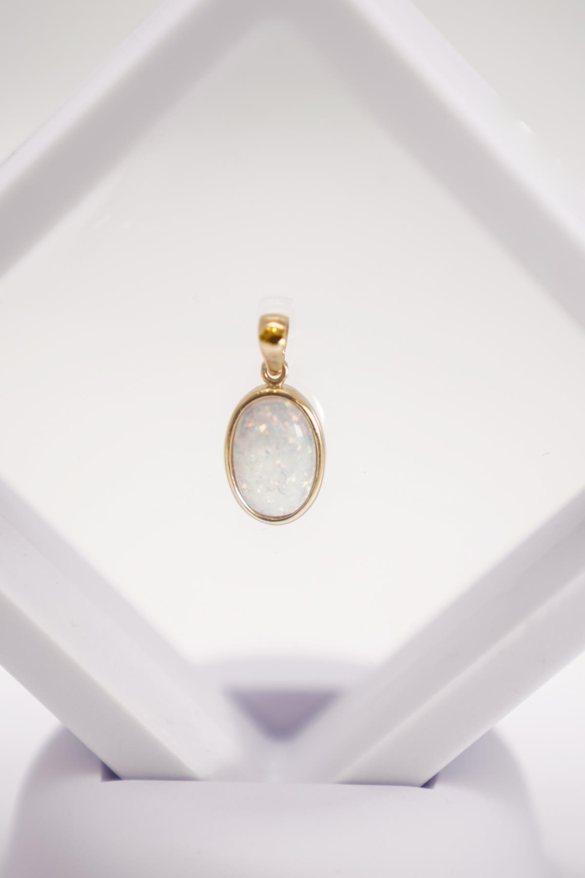 14 Ayar Altın Oval Formlu Opal Taşlı Minimal Kolye Ucu