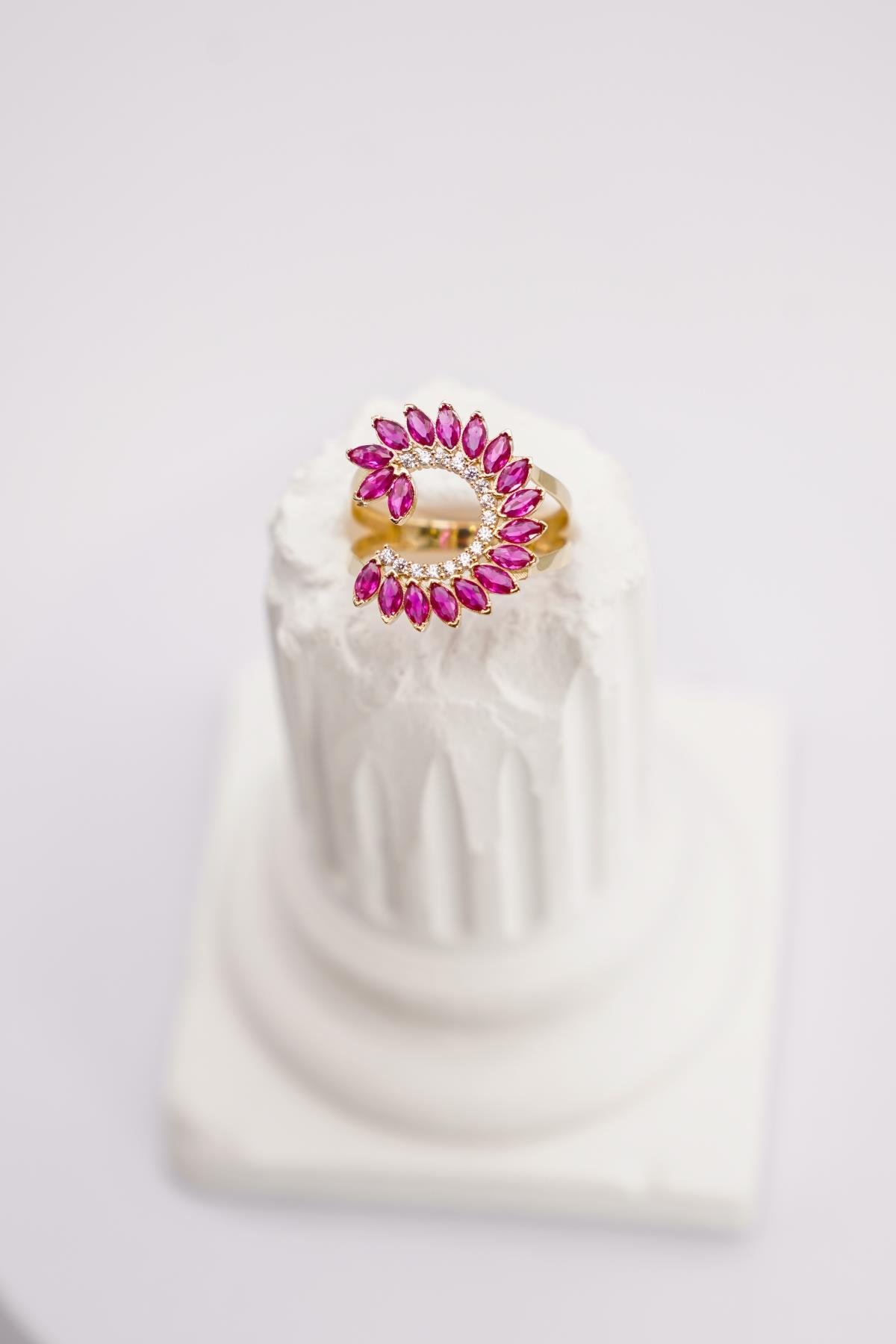 14 Ayar Altın Rose Kuvars Taşlı Açık Form Fantasy Yüzük – Göz Alıcı Tasarım, Modern Işık Yansıması