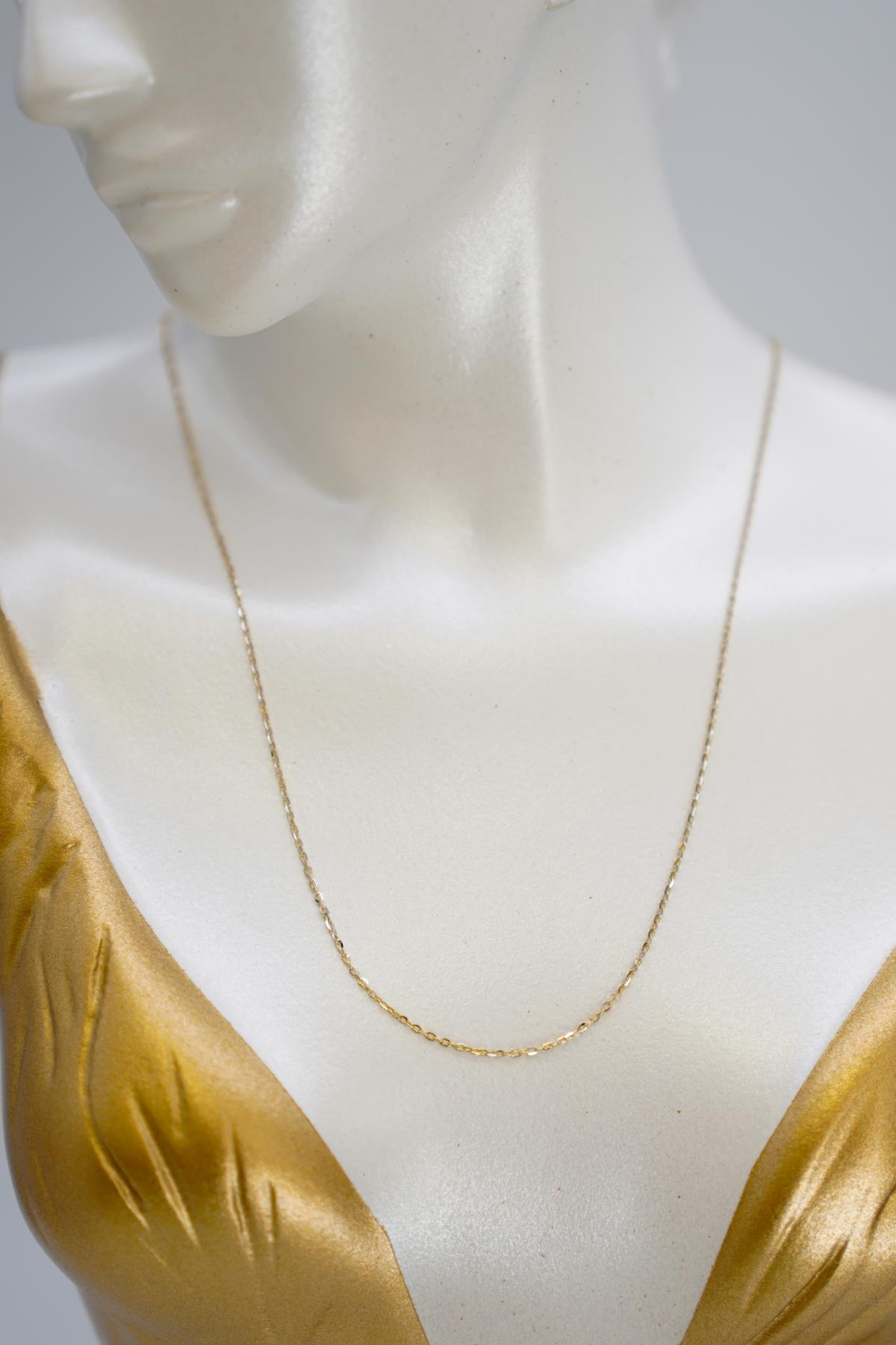 14 Ayar Altın Uzun İnce Zincir Kolye Modern Stil ve Hafif Kullanım Deneyimiyle