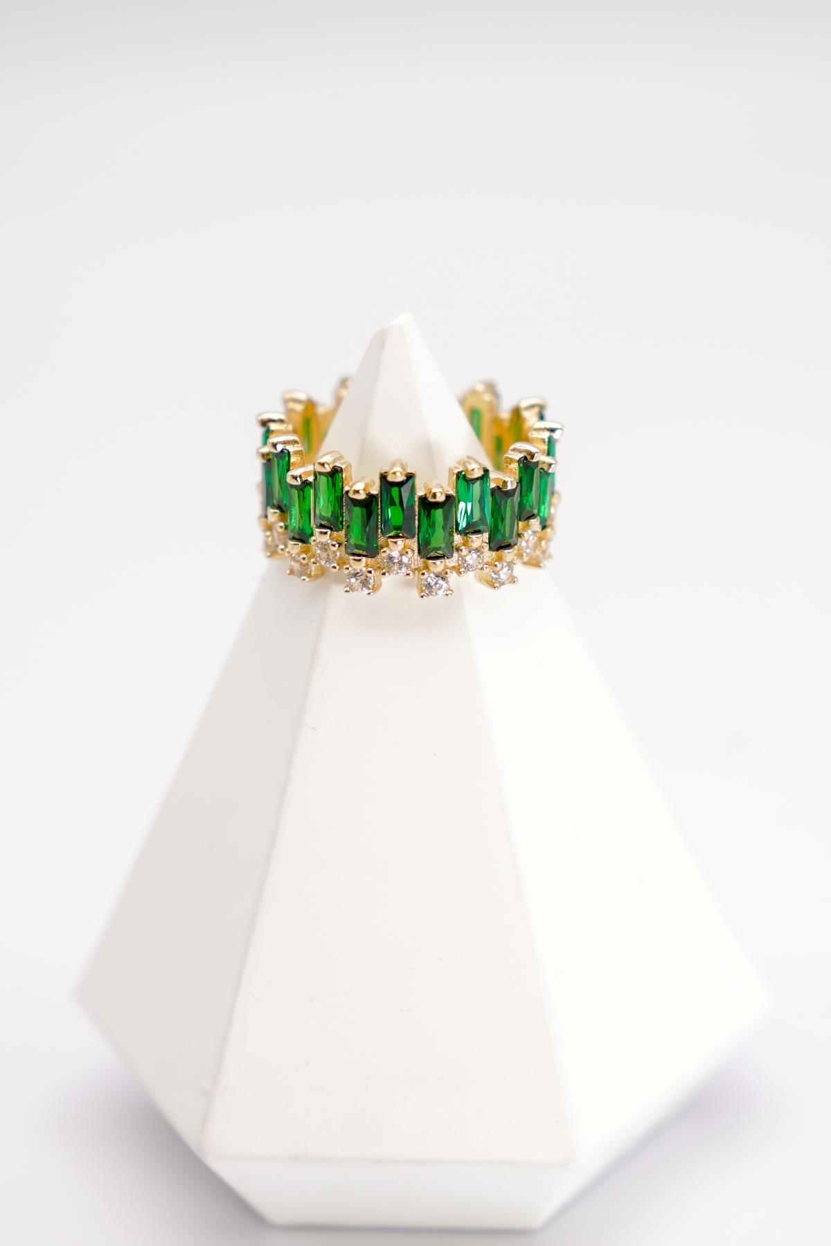 14 Ayar Altın Yeşil Zirkon Taşlı Fantasy Yüzük – Tam Tur Işıltı, Göz Alıcı Zümrüt Efekti