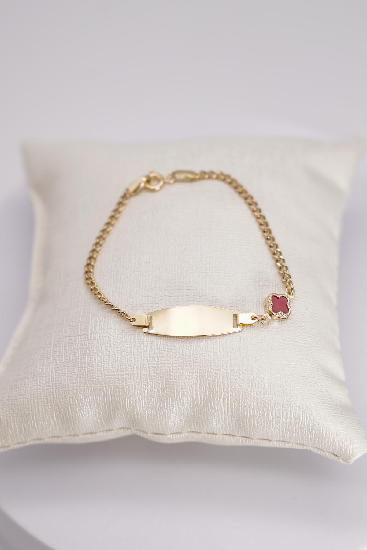14 Ayar Altın Zincirli Çocuk Bilekliği – Kırmızı Taş Detaylı, Plakalı ve Zarif Tasarım