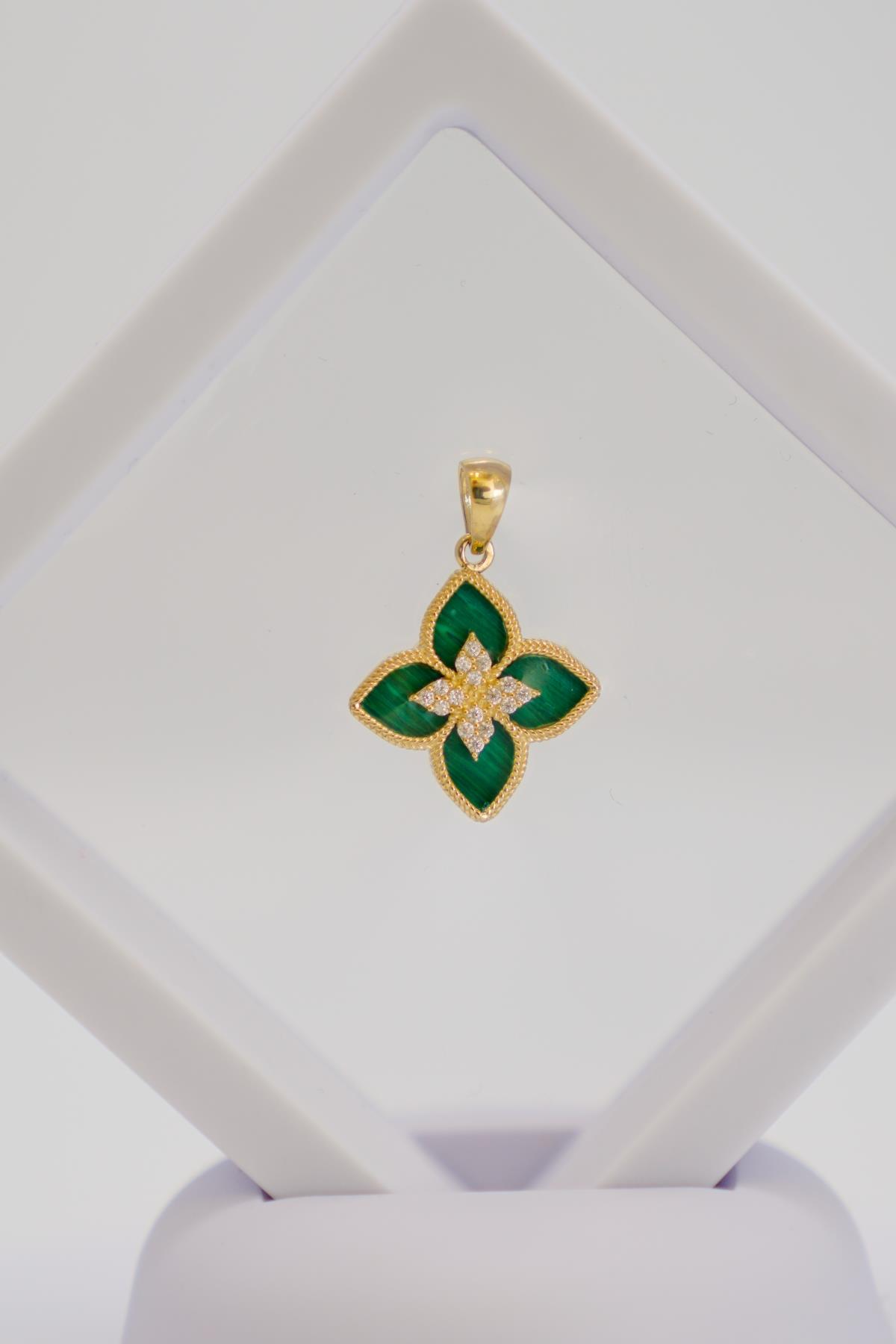 14 Ayar Altın Zirkon Taşlı Yonca Figürlü Kolye Ucu – Şık ve Anlamlı Detaylarla Öne Çıkar