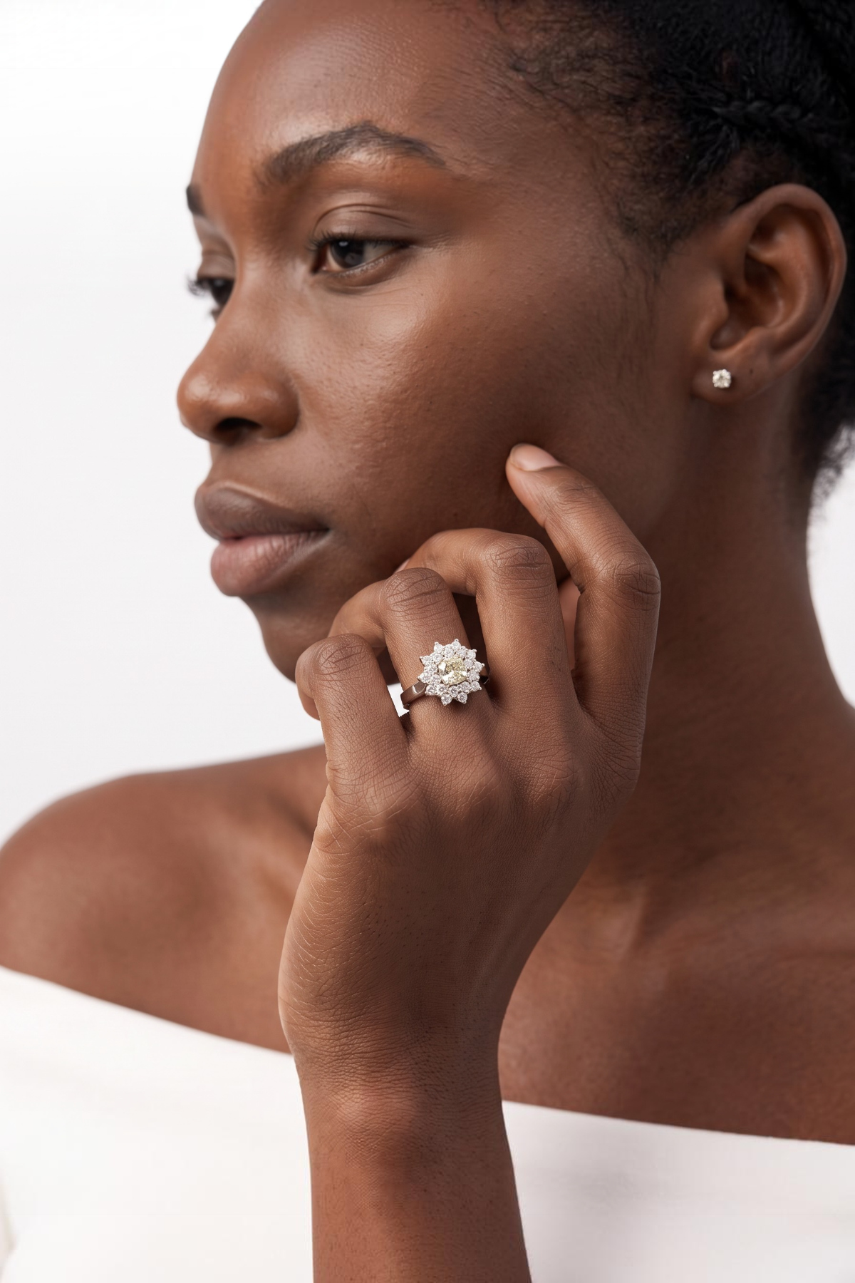 Flower Figured Diamond Ring 14 Carat