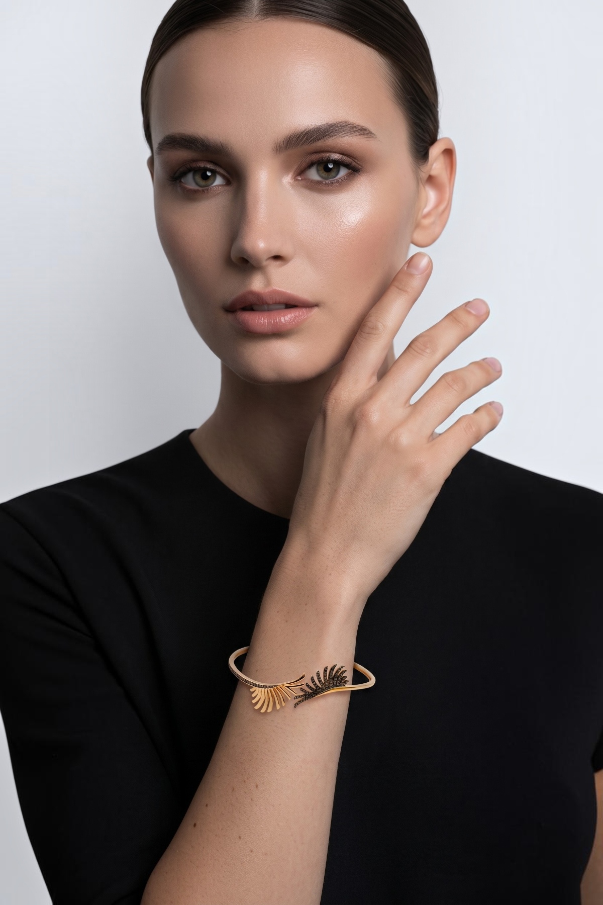 Schwarzes Zirkonstein-Engelsflügel-Armband, 14 Karat
