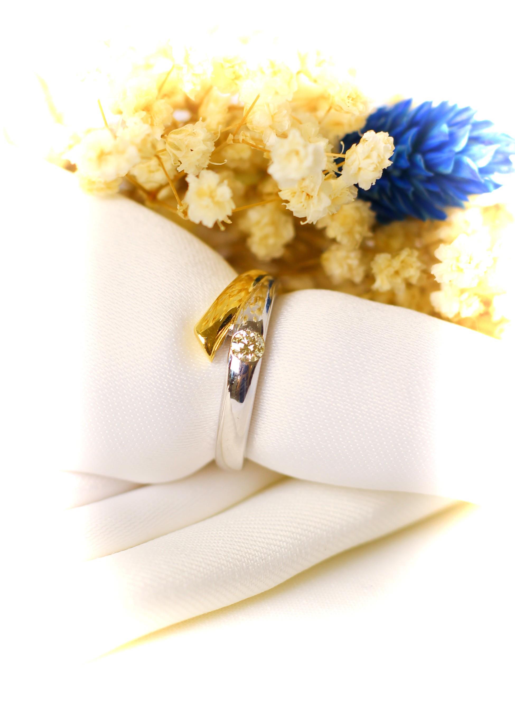 2 Color Tiffany Diamond Ring 18 Carat