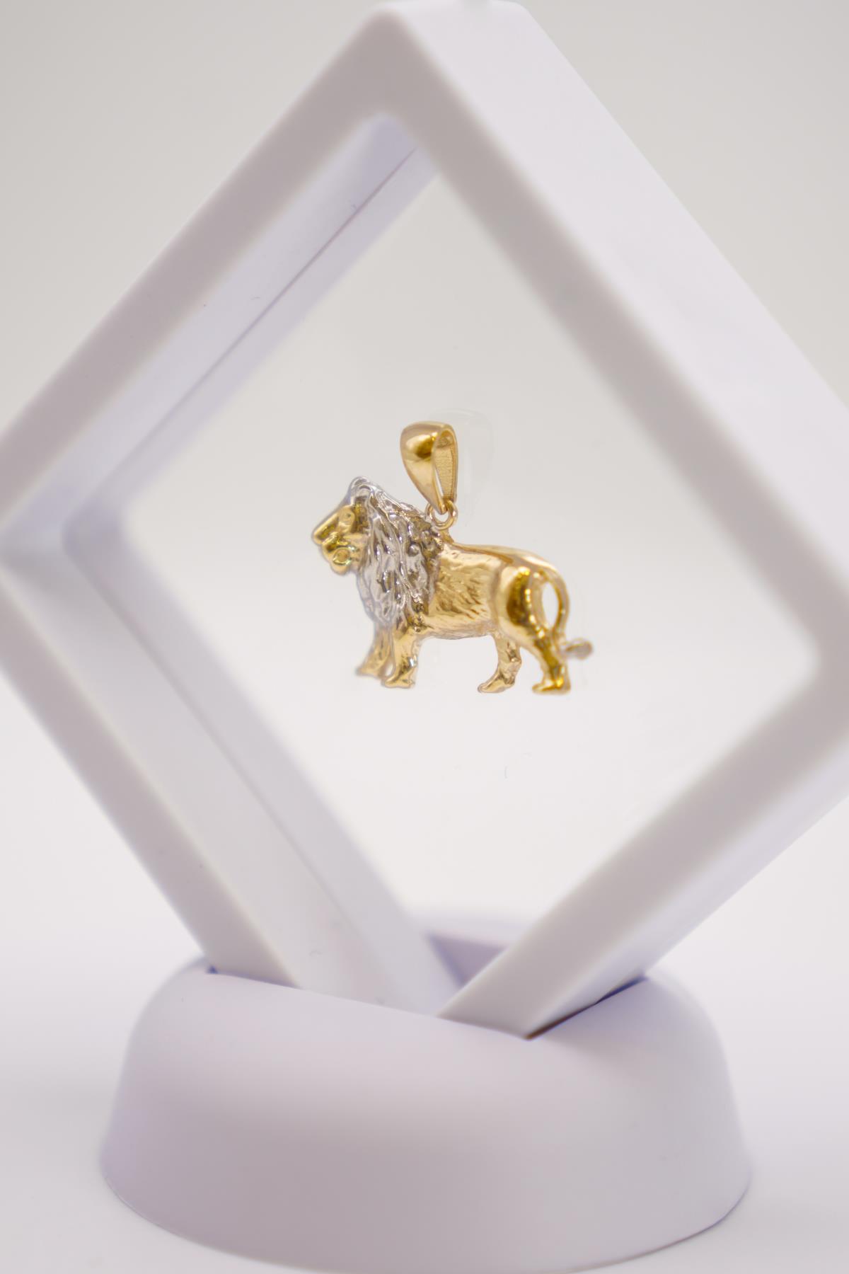 Aslan Figürlü 14 Ayar Altın Kolye Ucu – İki Renkli Gövde Tasarımı ile Güçlü Görünüm