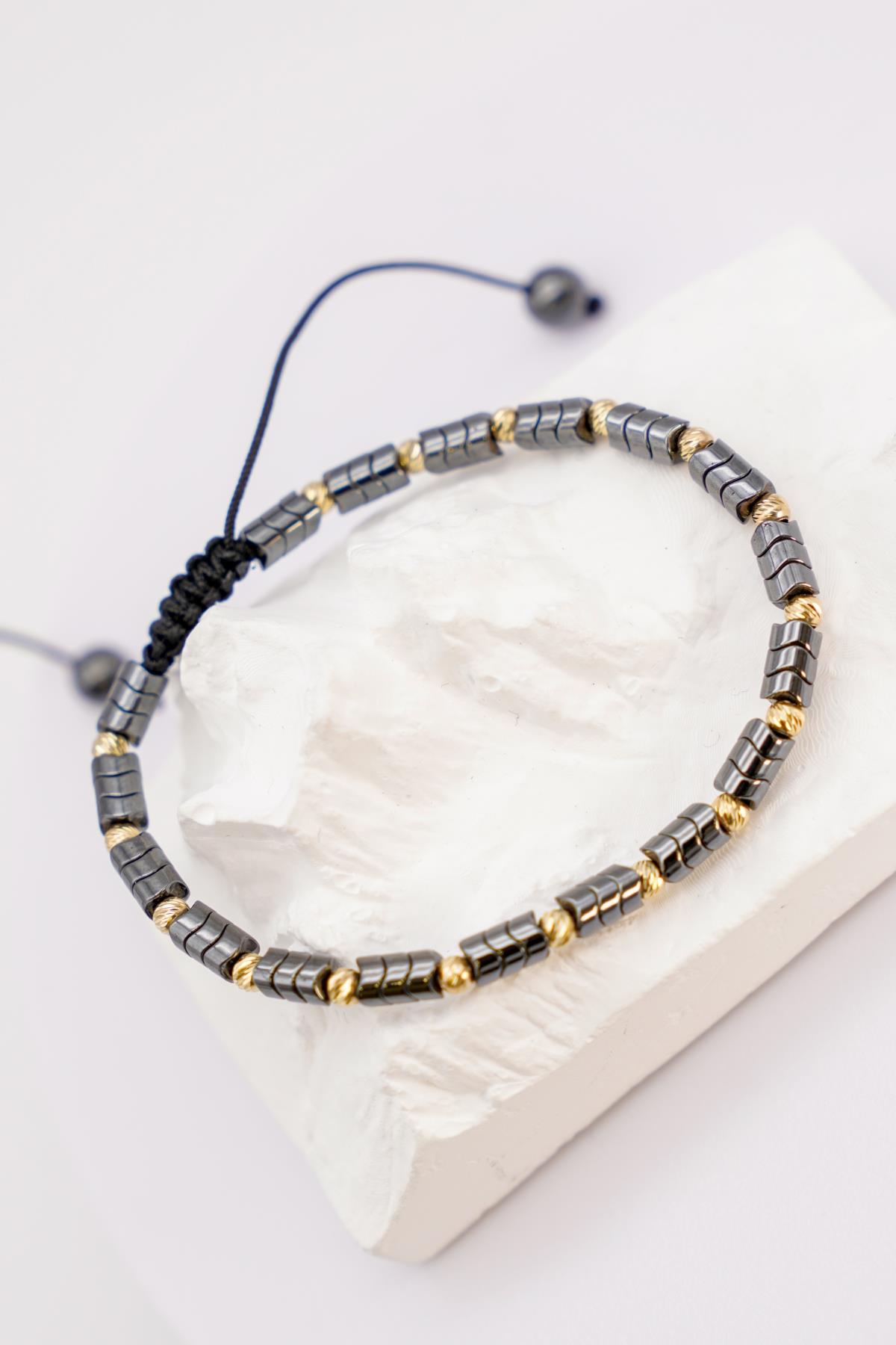 Ayarlanabilir Siyah Hematit ve 14 Ayar Altın Detaylı Bileklik - Unisex Modern Tasarım