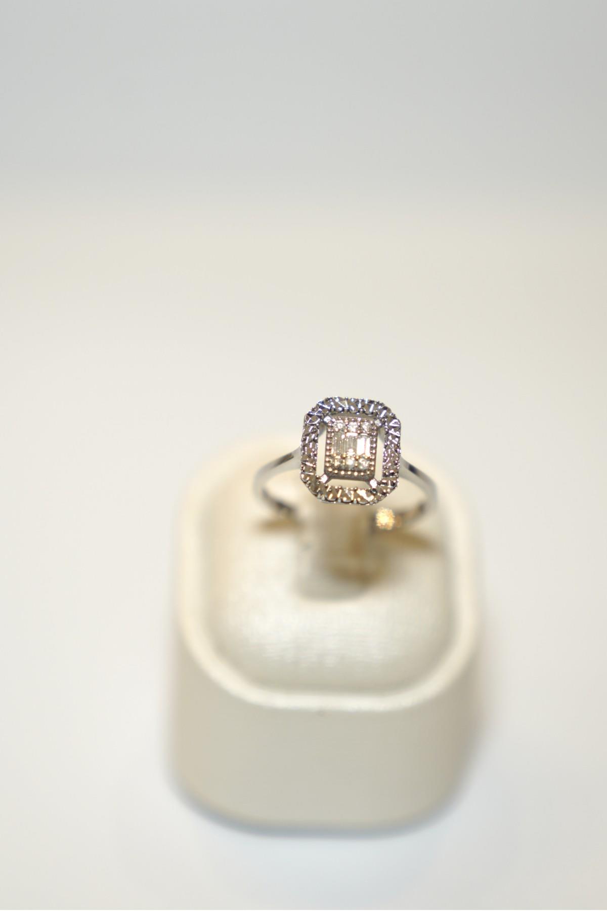 Baguette Stone Diamond Ring 14 Carat