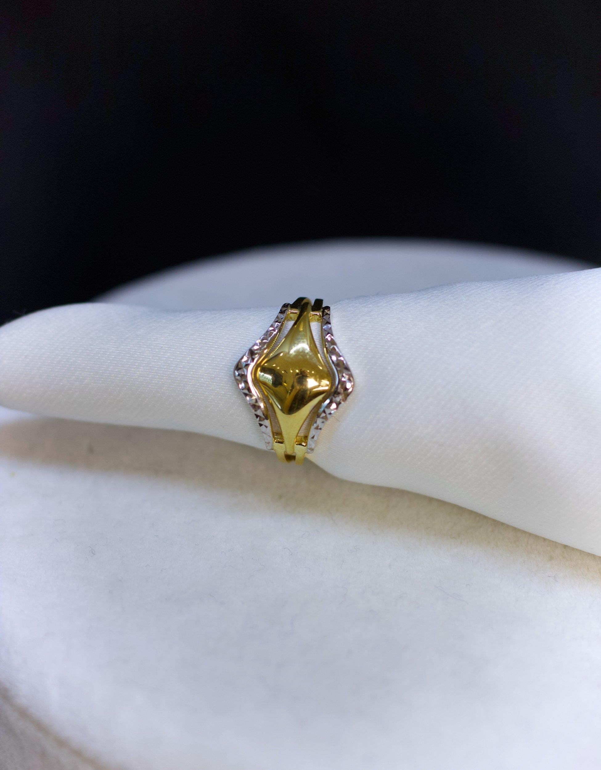 Weißgold verzierter glänzender Bleistiftgoldring 14 Karat