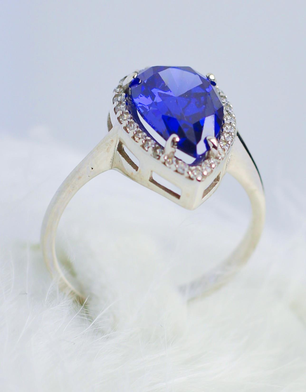 Drop Model Tanzanite Stone Zircon Ring 14 Carat
