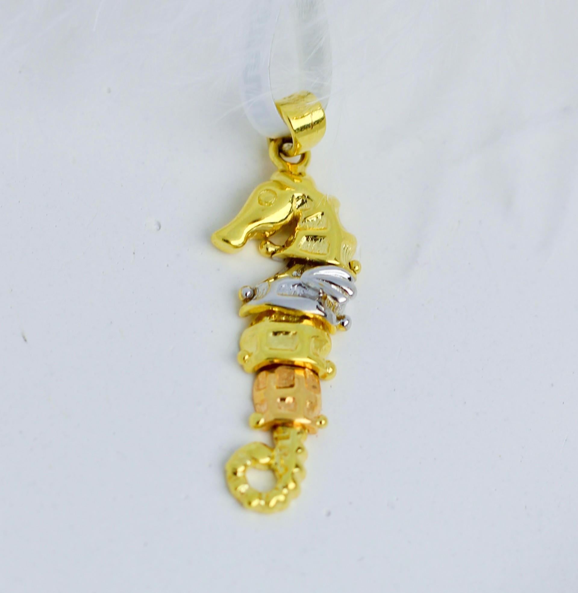 Anhänger mit Seepferdchenfigur, 14 Karat