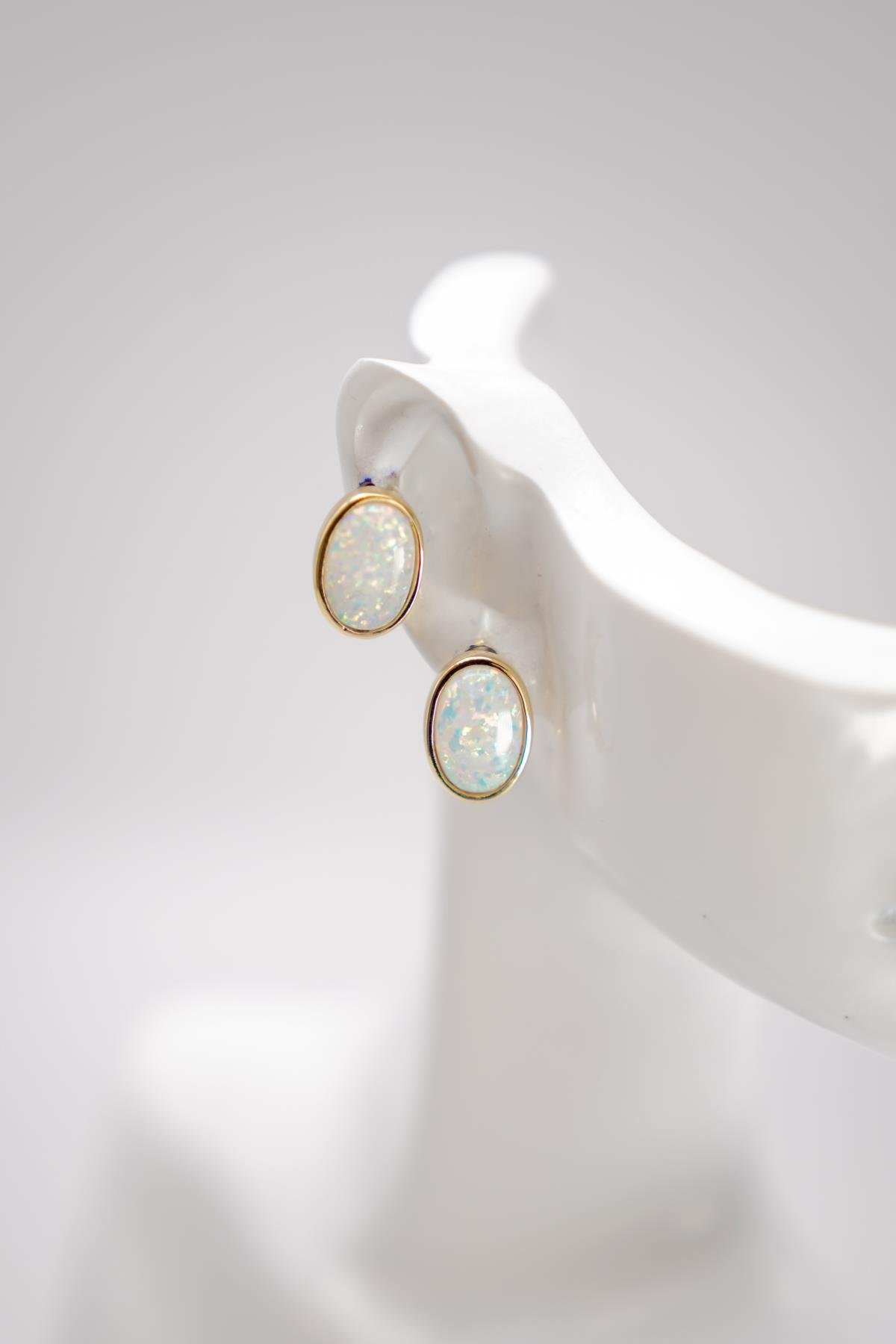 Dikdörtgen Opal Taşlı 14 Ayar Altın Küpe | Zarif ve Modern Tasarım