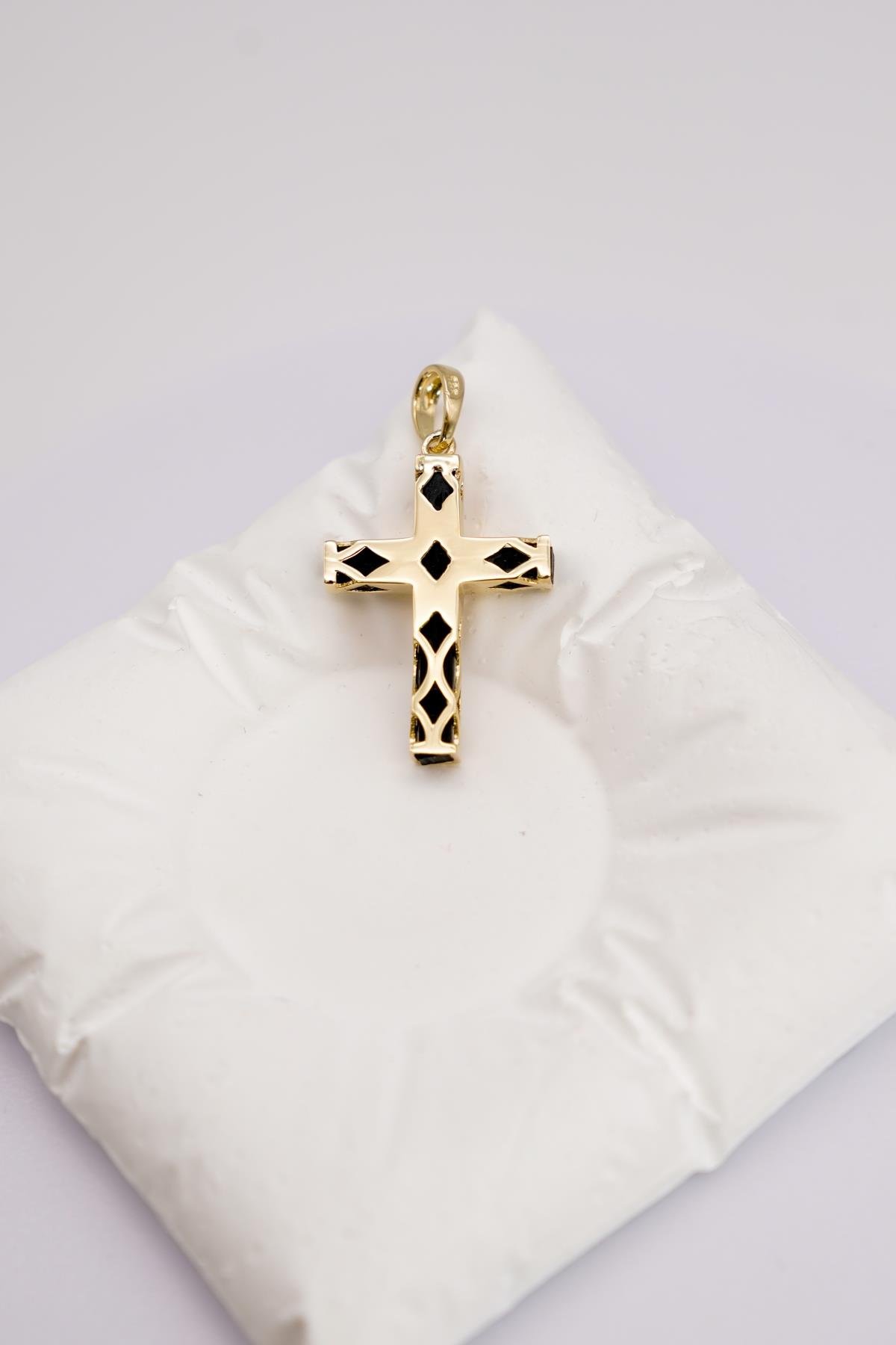 Haç Figürlü 14 Ayar Altın Kolye Ucu – Kauçuk Detaylı Spiritüel ve Modern Aksesuar