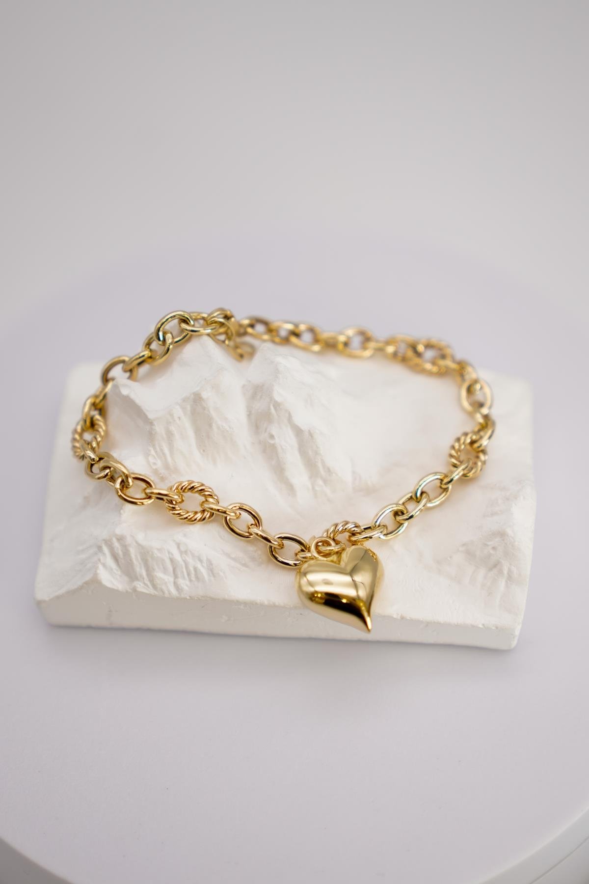 Kalp Uçlu 14 Ayar Altın Bileklik - Zarif Halkalı Zincir Tasarım, Şık Kadın Takı Modeli