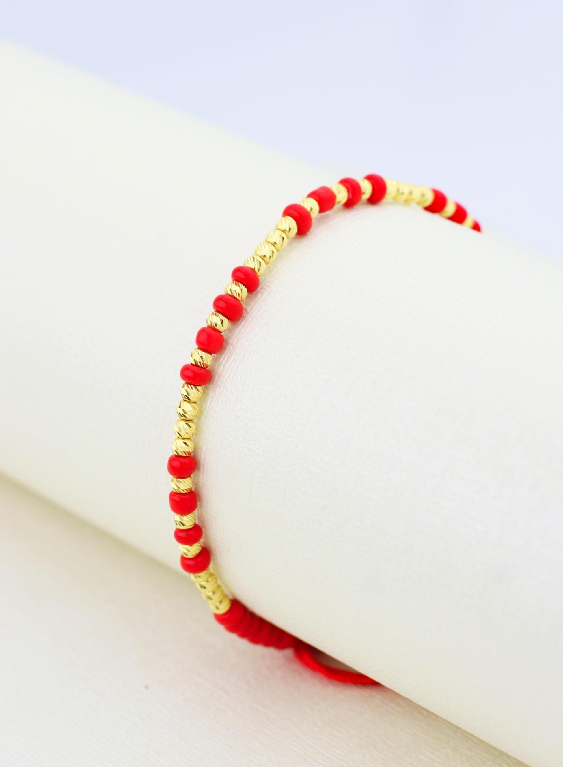 Rotes Dorica-Seilarmband mit Perlen