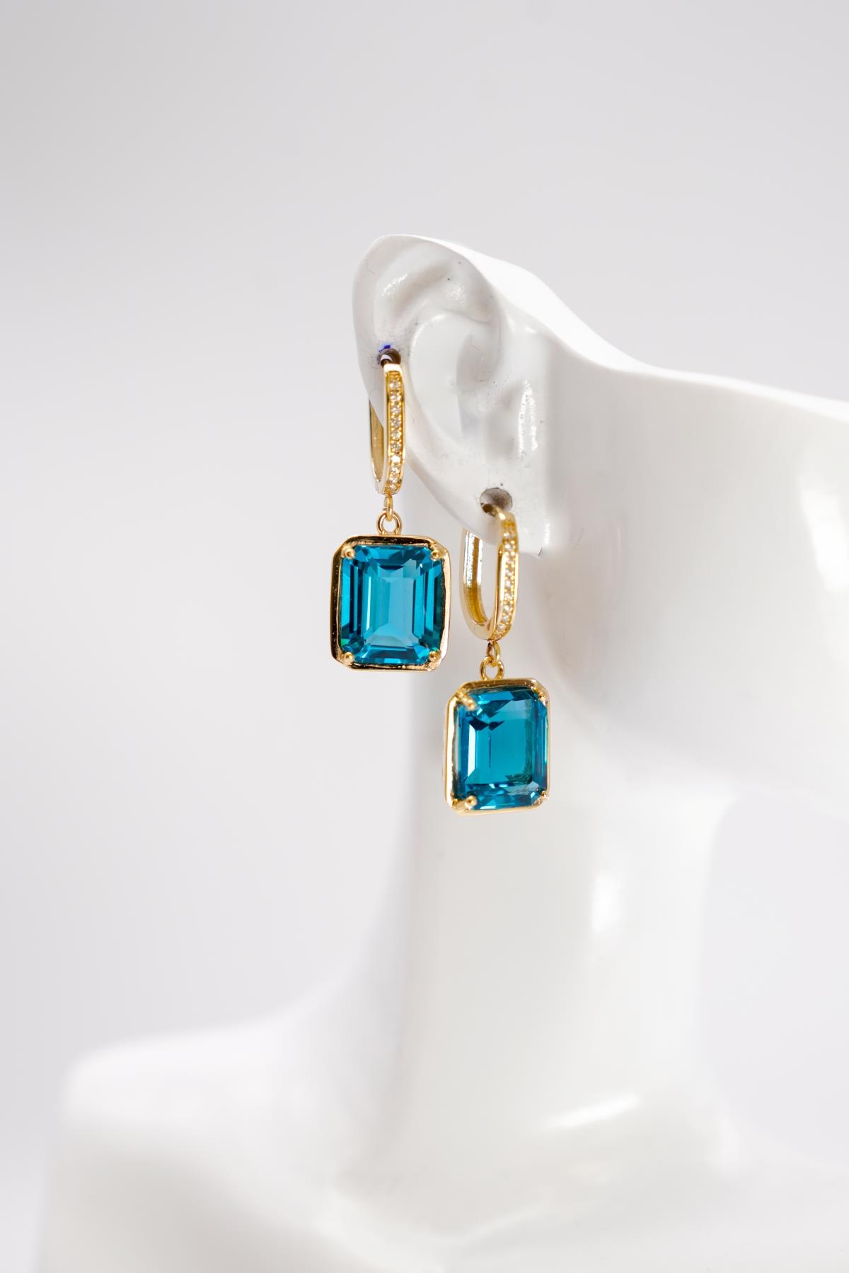 London Topaz Taşlı 14 Ayar Altın Küpe | Kare Kesim Şık ve Işıltılı Model