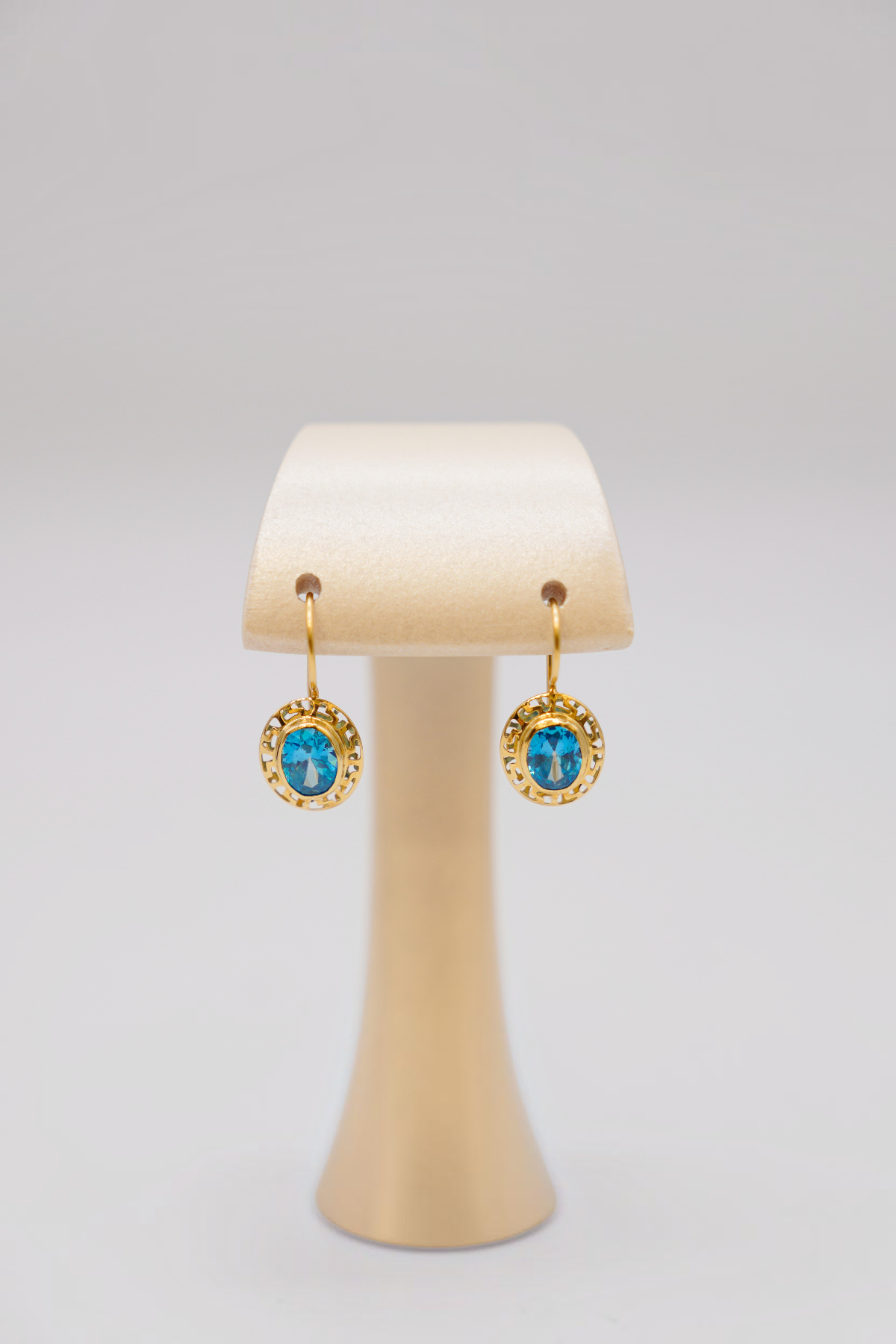 14 Ayar Sarı Altın Mavi Topaz Taşlı Oval Kesim Sallantılı Kadın Küpe