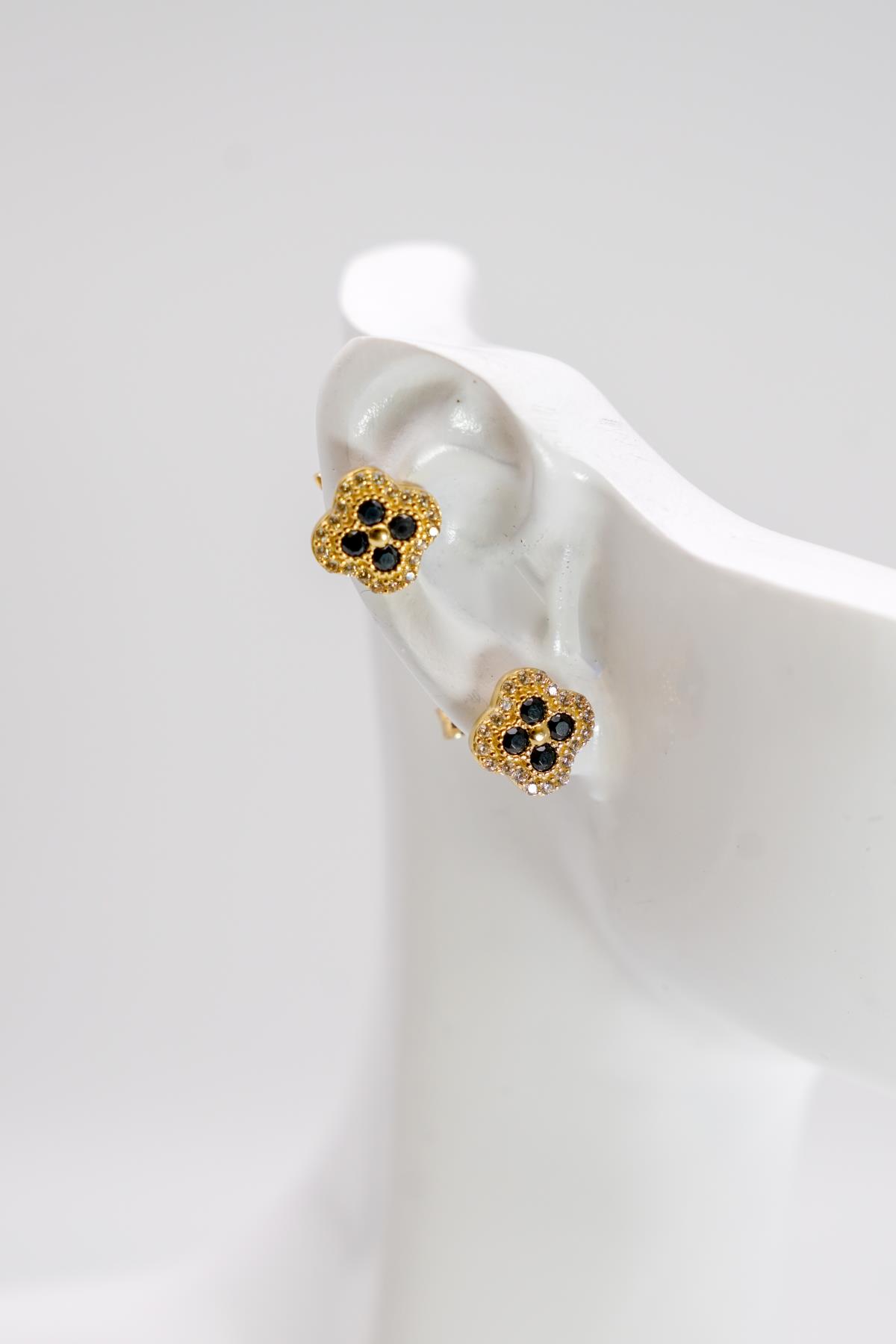 Oniks Taşlı Yonca Model Küpe 14 Ayar Altın Minimal ve Şık Tasarımlı Zarif Küpe