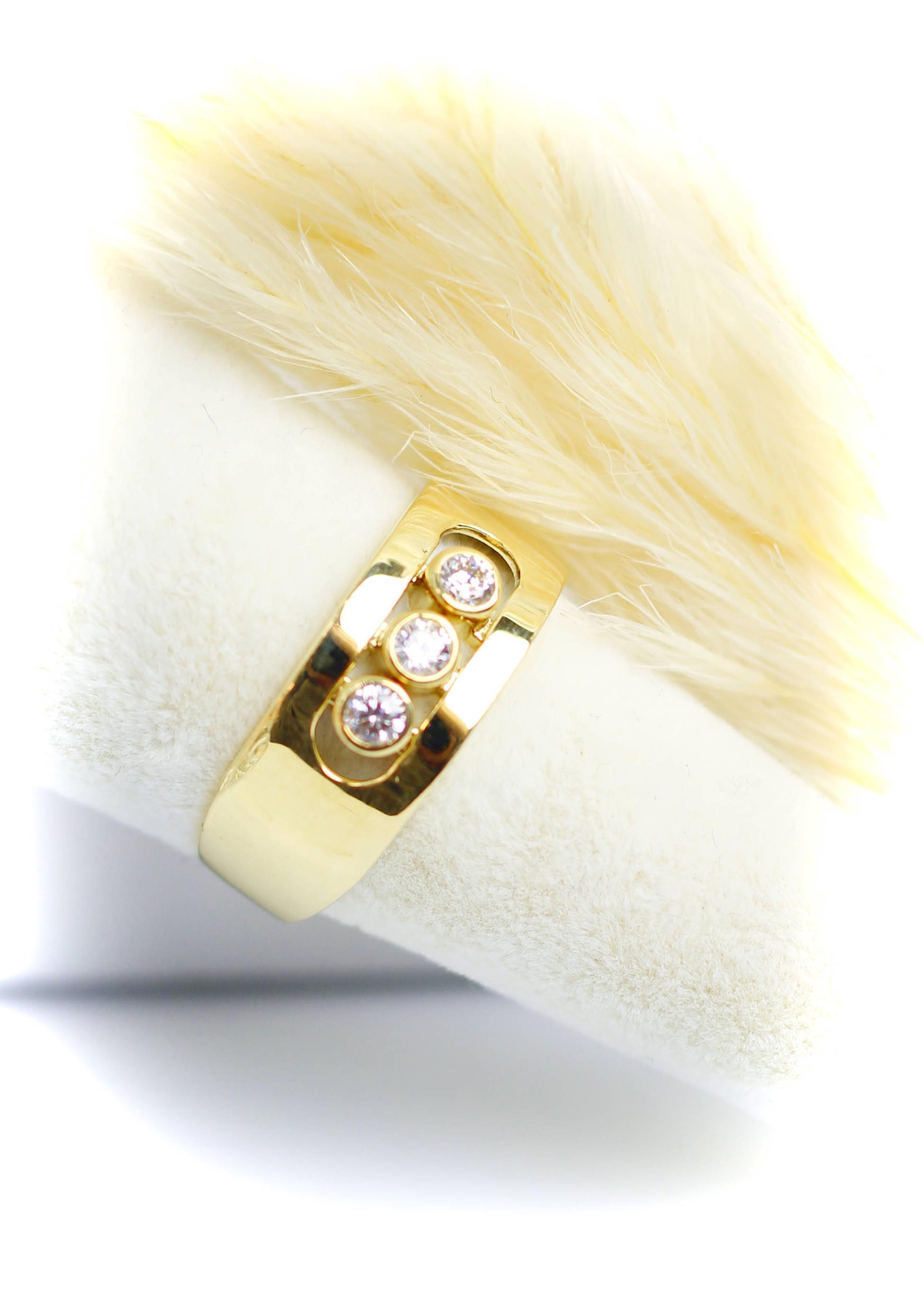 Moving Zircon Stone Ring 14 Carat