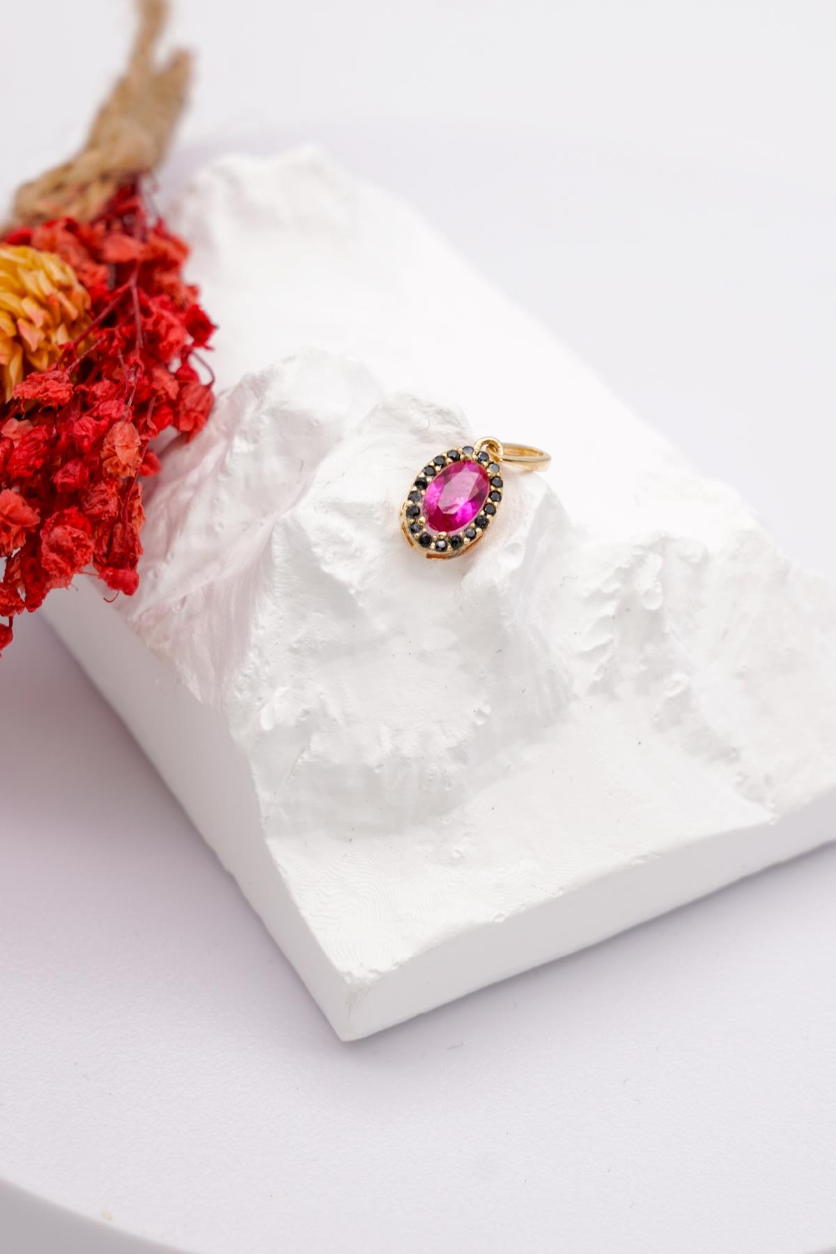 Pembe Topaz Taşlı Oval Formlu Taş Sıralı 14 Ayar Altın Kolye Ucu – Minimal ve Şık Stil
