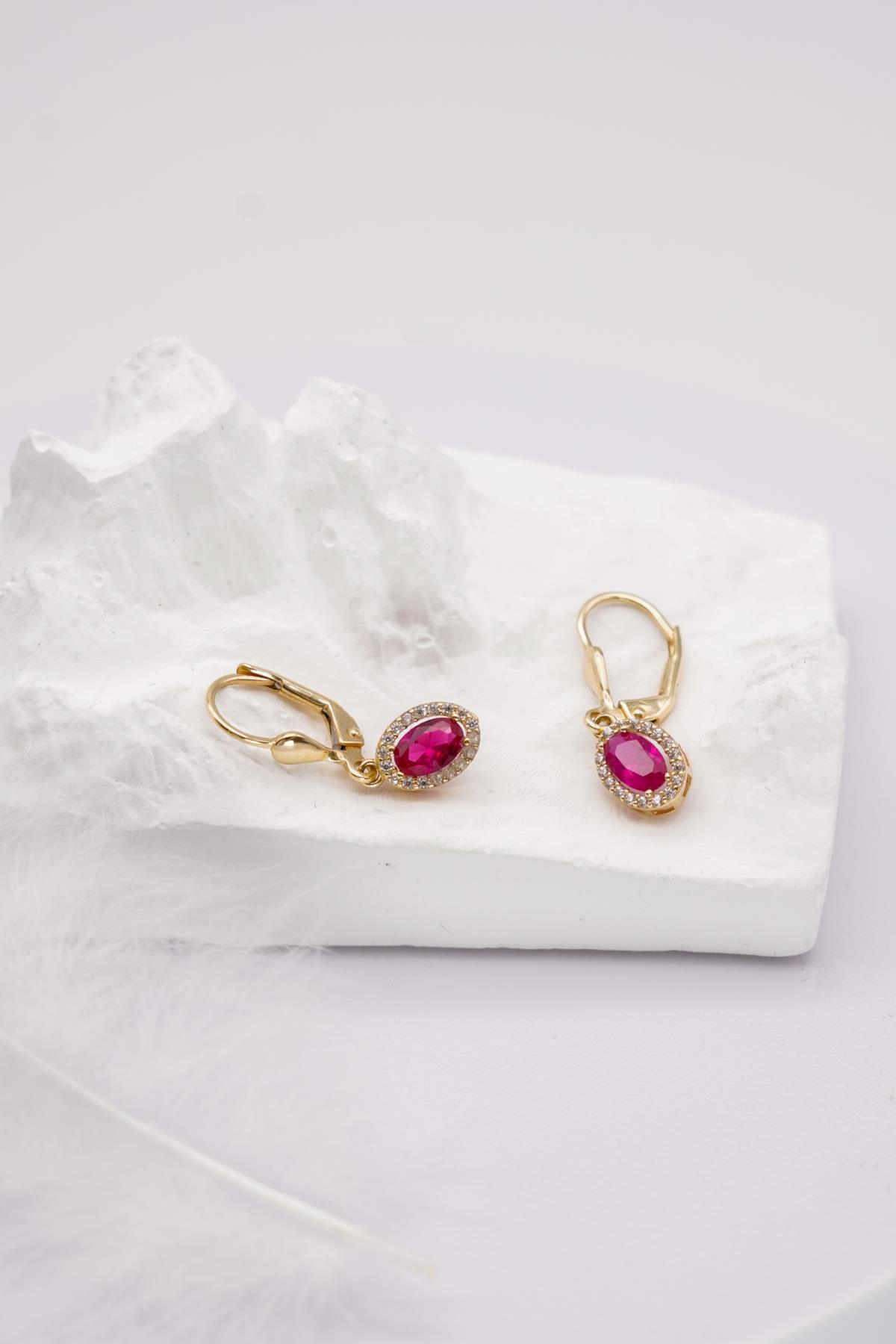 Pembe Zirkon Taşlı 14 Ayar Altın Küpe | Oval Kesim Işıltılı Kanca ModelPembe Zirkon Taşlı 14 Ayar Altın Küpe | Oval Kesim Işıltılı Kanca Model