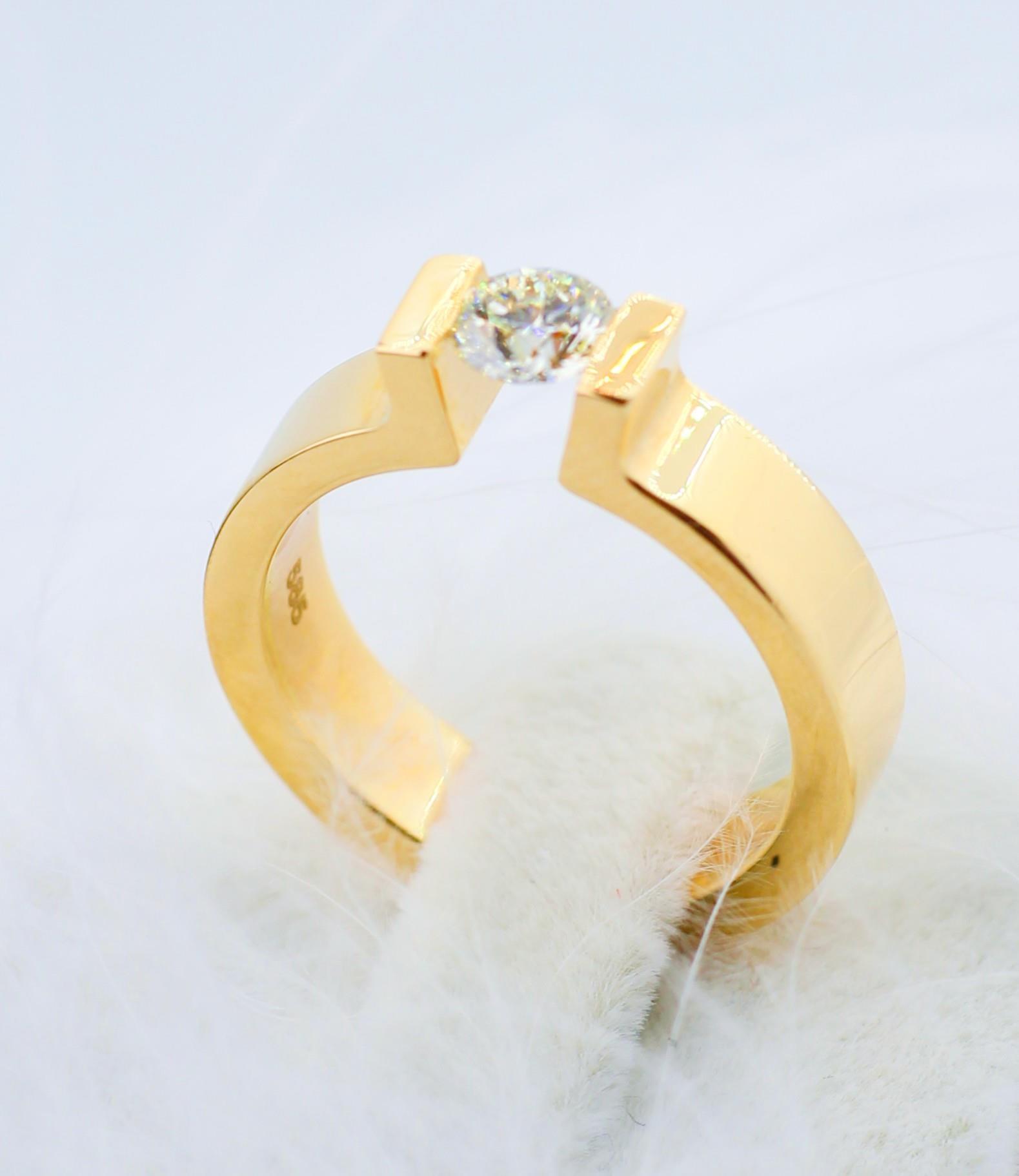 Diamond Solitaire Diamond Ring 14 Carat